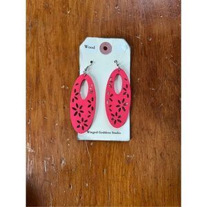 NWT handmade hot pink wooden oval earrings with floral cutouts OS